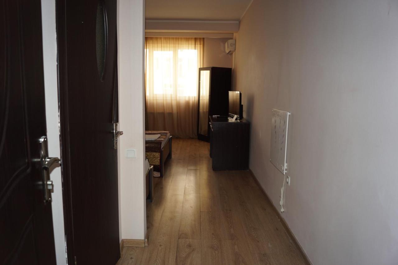 Iar Hotel Batumi Bagian luar foto