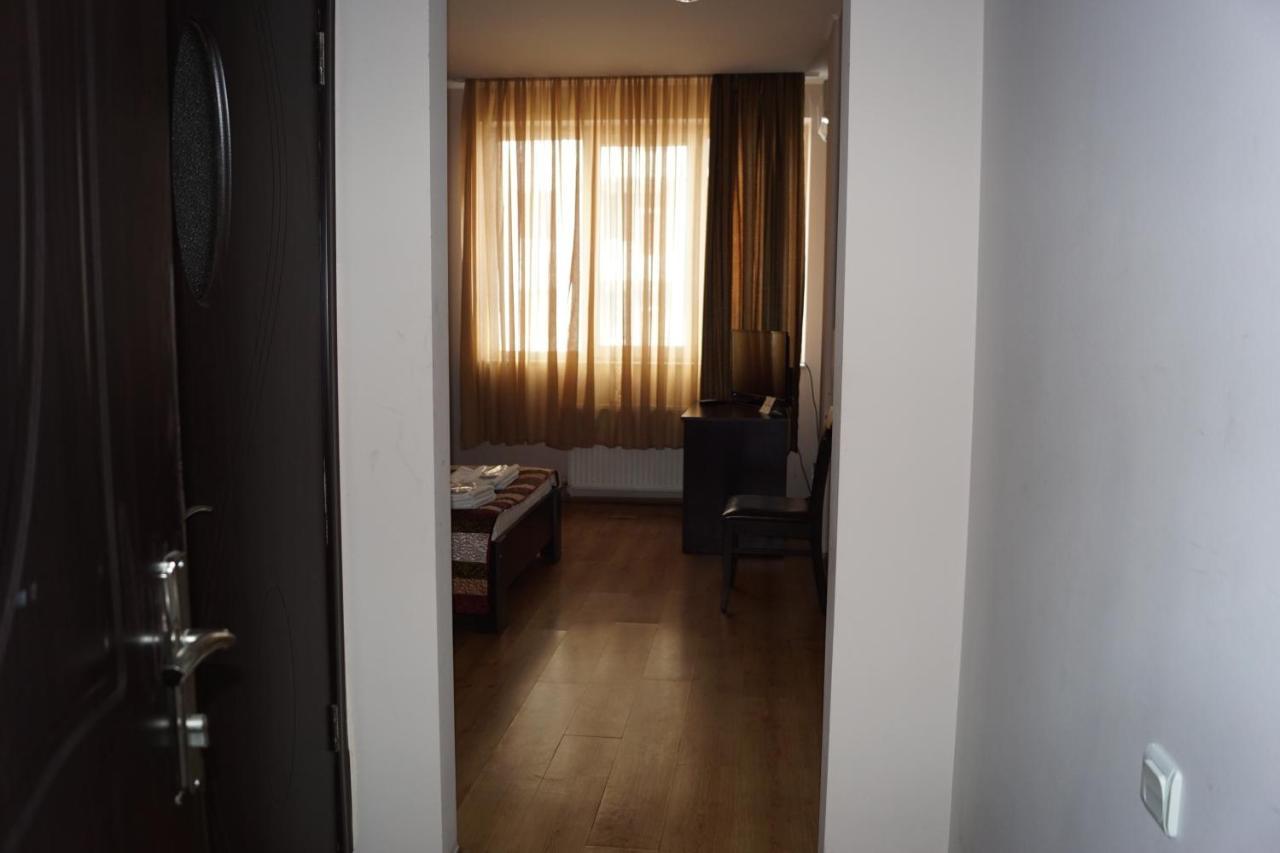 Iar Hotel Batumi Bagian luar foto