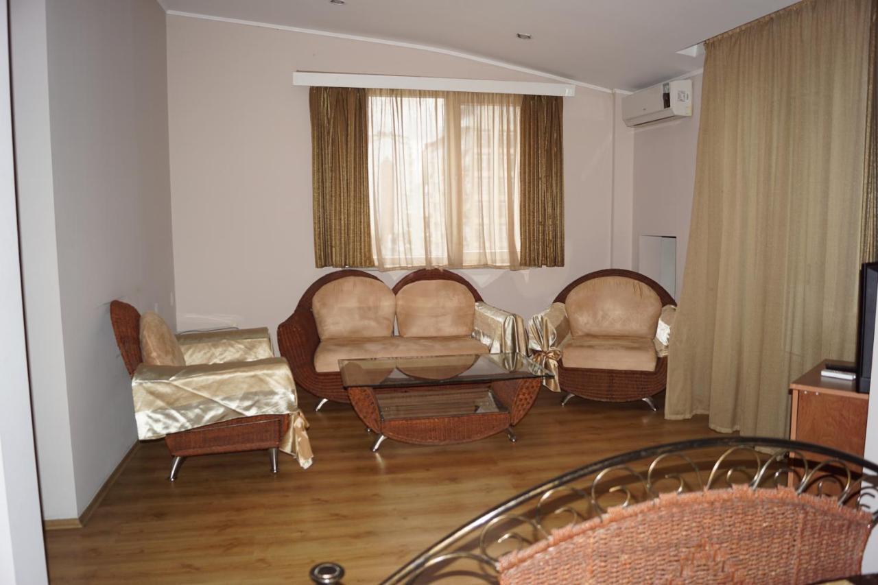 Iar Hotel Batumi Bagian luar foto