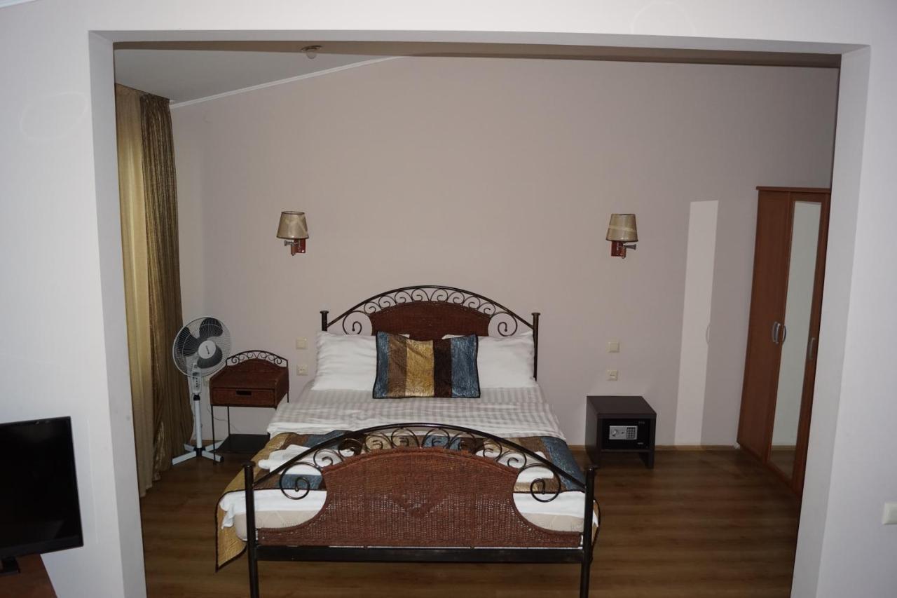 Iar Hotel Batumi Bagian luar foto