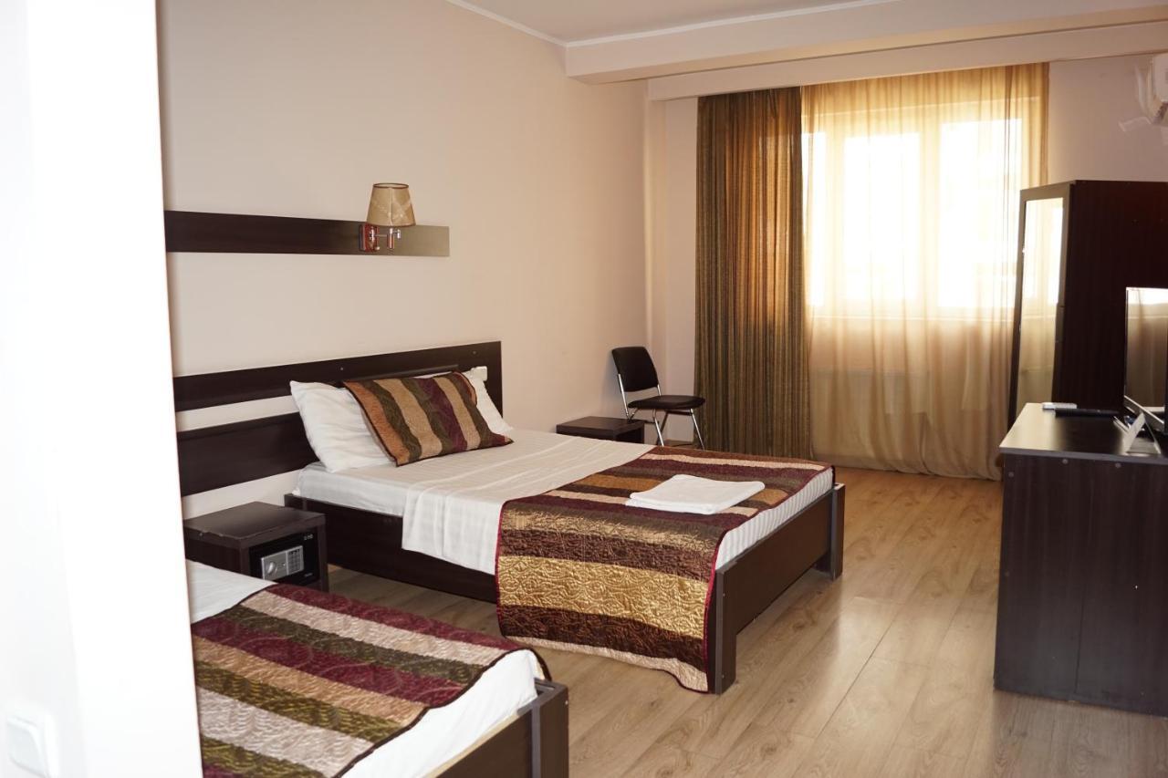 Iar Hotel Batumi Bagian luar foto
