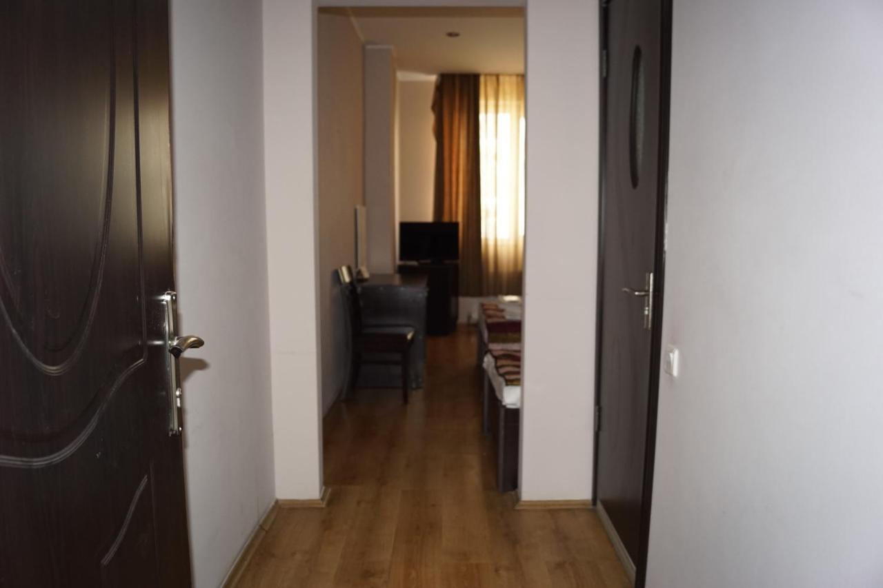 Iar Hotel Batumi Bagian luar foto