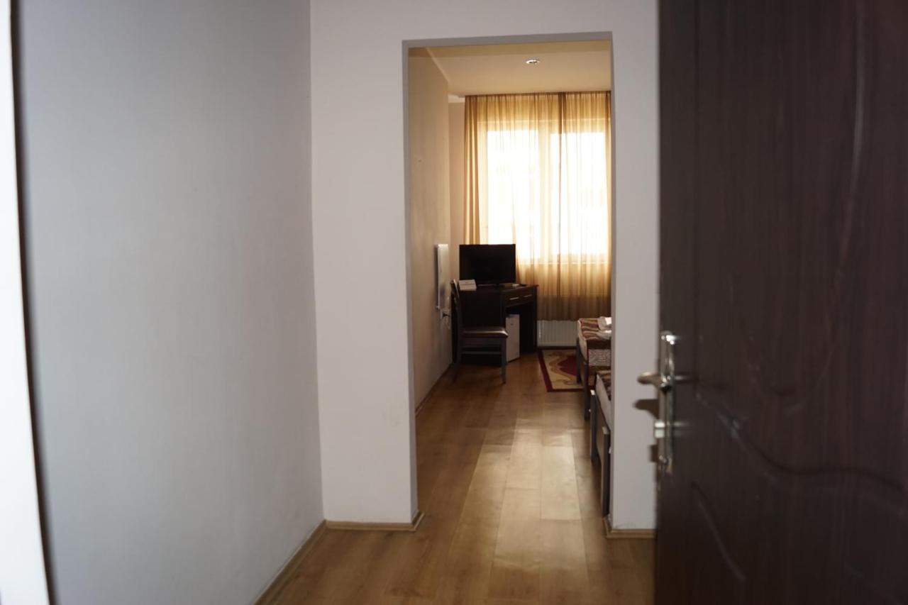 Iar Hotel Batumi Bagian luar foto