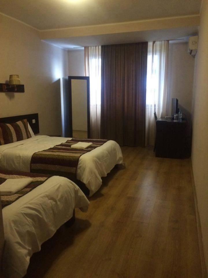 Iar Hotel Batumi Bagian luar foto
