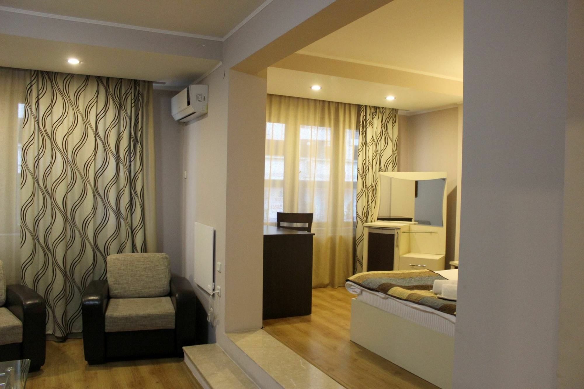 Iar Hotel Batumi Bagian luar foto